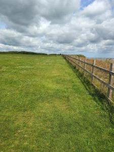 3 bed Sleeps 8 Wifi and Linen inc