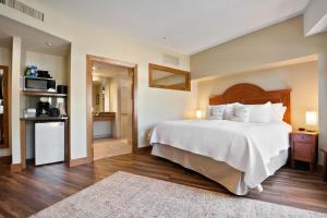 Unequalled Ski in Out Location Next to Gondola, Hotel Room, Pool, Hot tubs, Condo Nast Winner C202A