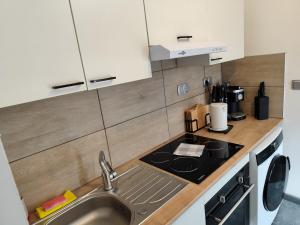 Maison entière avec parking gratuit, WiFi & clim