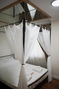 Cozy Hideaway Your Urban Escape