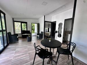 Cabaña Familiar Rio Piscina Descanso Naturaleza 2habitaciones 5 personas