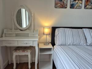 Beautiful home with 3 beds in 3 seperate rooms in Durham free parking