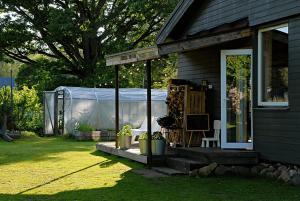 Pelēkā Māja, forestside getaway house for cosy stays