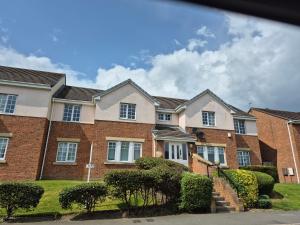 Beautiful home with 3 beds in 3 seperate rooms in Durham free parking