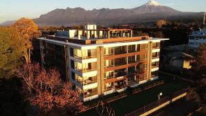 Moderno Edifício Frente al Lago