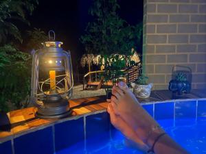 Chalés do AVOHAY, lindo chalé com privativo ofurô aquecido,apenas 2 minutos da Vila de São Jorge Chalé la belle de jour