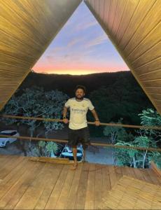 Chalés do AVOHAY, lindo chalé com privativo ofurô aquecido,apenas 2 minutos da Vila de São Jorge Chalé la belle de jour