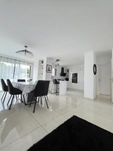 Villa Moderne et Intimiste, à Quelques Minutes de la Baie de la BAULE