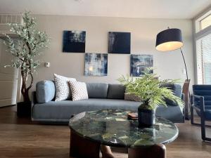 Designer 2 Bedroom with 3 Beds- Pool View, Gym, Parking