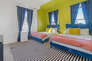 WalnutHills Mansion-sleeps14! TVs in every room!