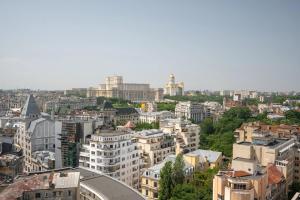 Views! ofthe Palaces, 2BR Stunner