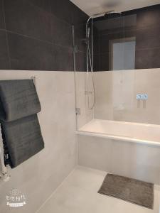 Unique 2 bedroom flat by Westham