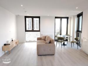 Unique 2 bedroom flat by Westham