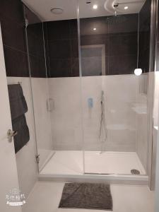 Unique 2 bedroom flat by Westham