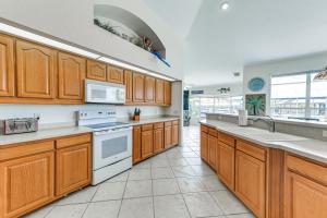 12 Mi to Gulf Port Charlotte Home with Boat Dock