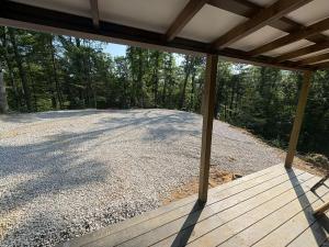 Hana Cabin sleeps 5 near Windrock general store