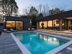 Villa in upani i with swimming pool