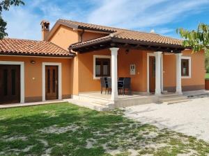 Villa in minj with swimming pool