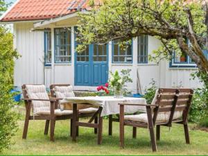 House with Guest Loft and Garden