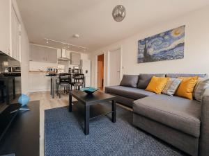 Modern Stay - Walk to Everything 2