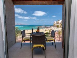 Apartment on Las Canteras Beach with Ocean Views