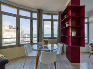 Beachfront Home in Las Palmas by Playa Canteras