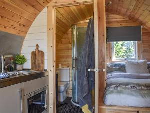 Joshuas Den - Uk40975