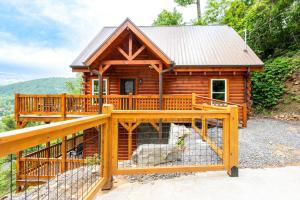 Perfect Cabin Escape with Views, Hot tub, & Gam Rm