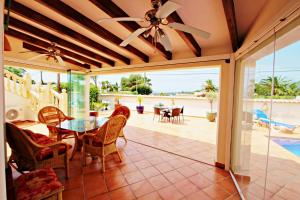 El Chamizo - modern villa with large private pool in Benissa
