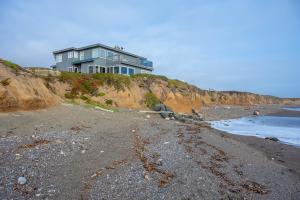 Blue Haven-Oceanfront Stay Near Cambria & Beaches