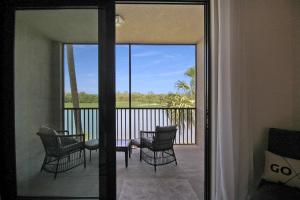 Waterfront Lakewood National condo overlooking the 11th green - Golfers Grove