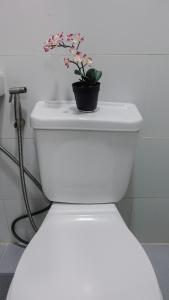 Group Stay for 6 with 3 Bunk Beds, Kitchen, Wi-Fi & Netflix, Near MRT Boni