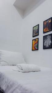 Modern Condo for 6, with Kitchen, Wi-Fi & Netflix, Near MRT Boni