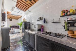 Cozy 2 BR with private pool in Padonan