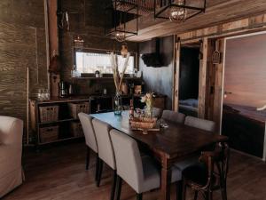 Rustic Beach Getaway w Bikes