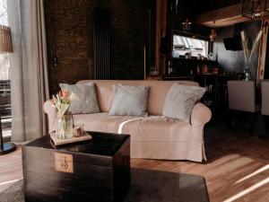 Rustic Beach Getaway w Bikes