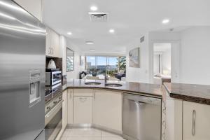 Zanzibar 404, Sensational 2 Bedroom Oceanview Apartment