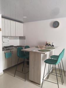 Cómodo Apartamento con parque acuático Acqua Hills-6 personas