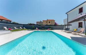 Amazing Home In Biograd 