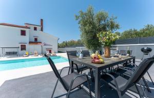 Amazing Home In Biograd 