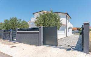 Amazing Home In Biograd