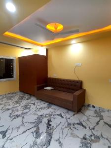 Hotel The Prince Near Gautam Buddha Temple - Wifi and Parking Facilities
