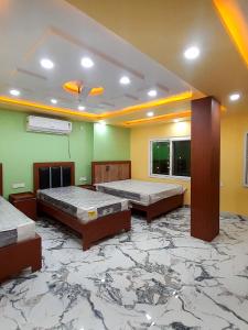 Hotel The Prince Near Gautam Buddha Temple - Wifi and Parking Facilities