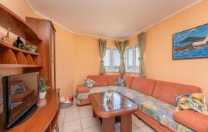 1 Bedroom Nice Apartment In Pakostane 