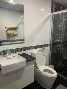 Modern 2BR Apartment Just Steps from Nimman #A201