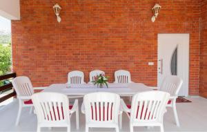 2 Bedroom Lovely Apartment In Starigrad