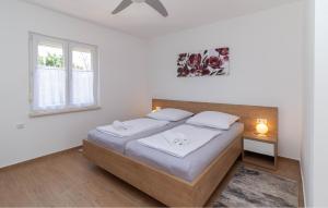 2 Bedroom Lovely Apartment In Starigrad 