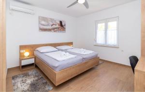 2 Bedroom Lovely Apartment In Starigrad 