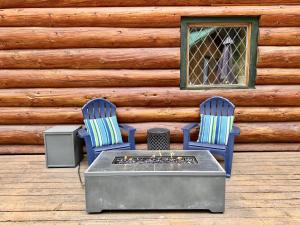 Soaring Pines Lodge by NW Comfy Cabins