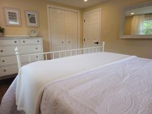 Stay a While in Niantic, Comfort by the Coast